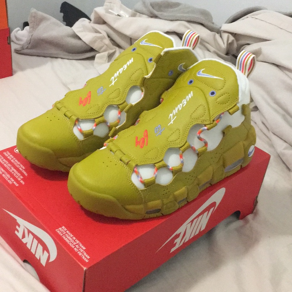 W Nike air more money